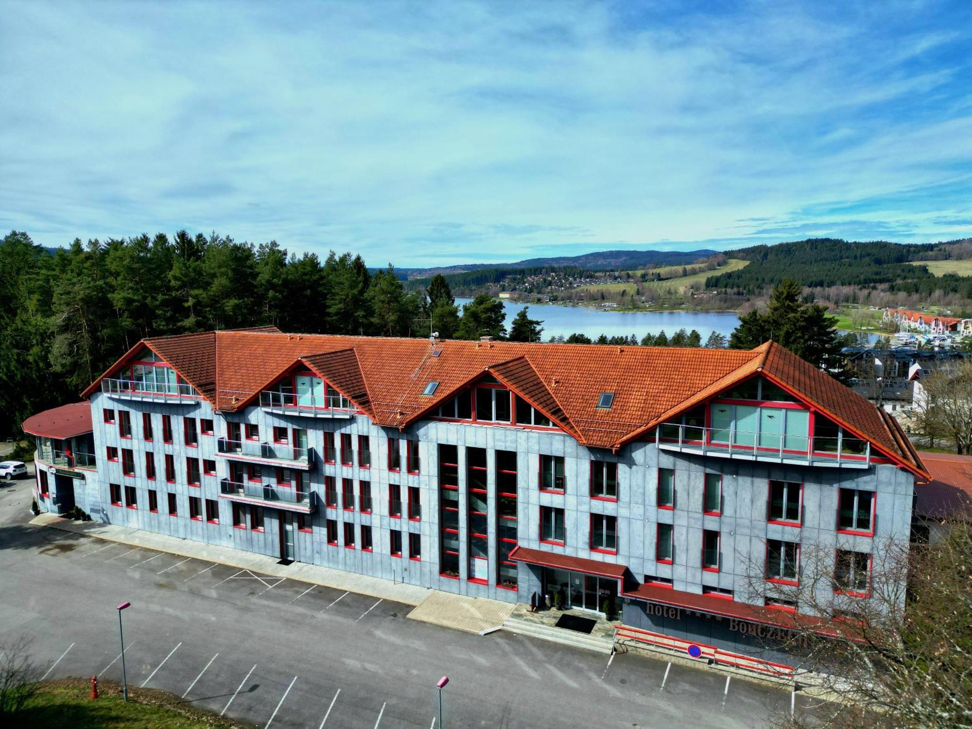 Hotel Bouczech Lipno nad Vltavou Dış mekan fotoğraf